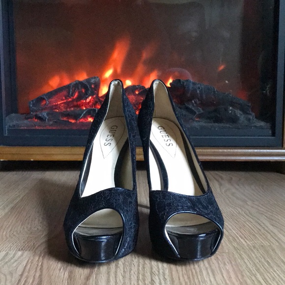 Lightly worn Guess heels - Picture 2 of 4